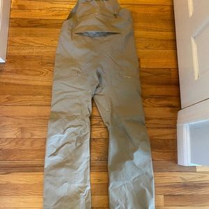 Woman’s ski/snowboarding pants